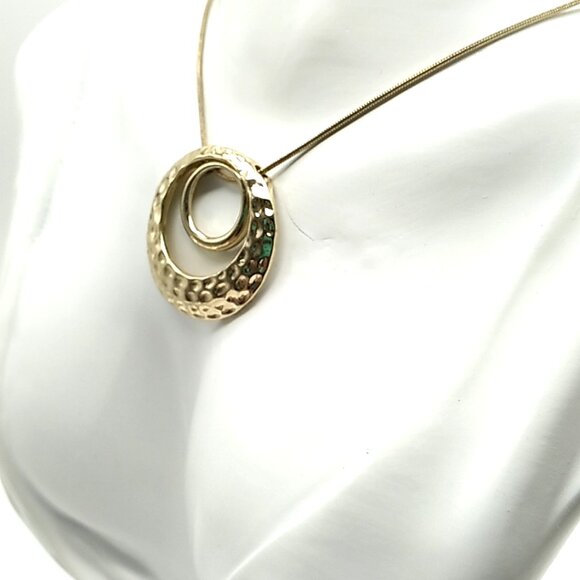 Kim Rogers Gold-tone Hammered & Smooth Pendant Necklace - Picture 5 of 15